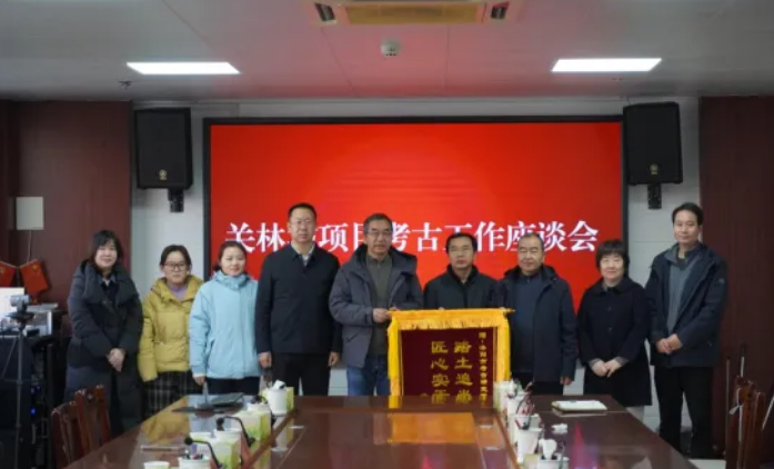 工作获认可,锦旗致谢意——洛阳市洛龙区关林坊项目指挥部向我院送来锦旗(图1) image.png